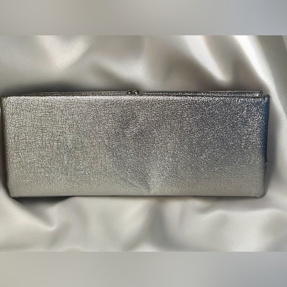 VTG 1950s Silver clutch with new matching Crescendoe gloves. - Picture 2 of 7